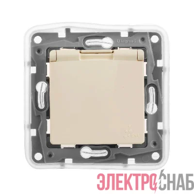 Розетка 1-м СП Etika 16А IP44 2P+E с заземл. защ. шторки с крышкой немецк. стандарт безвинтов. клеммы механизм сл. кость Leg 672332